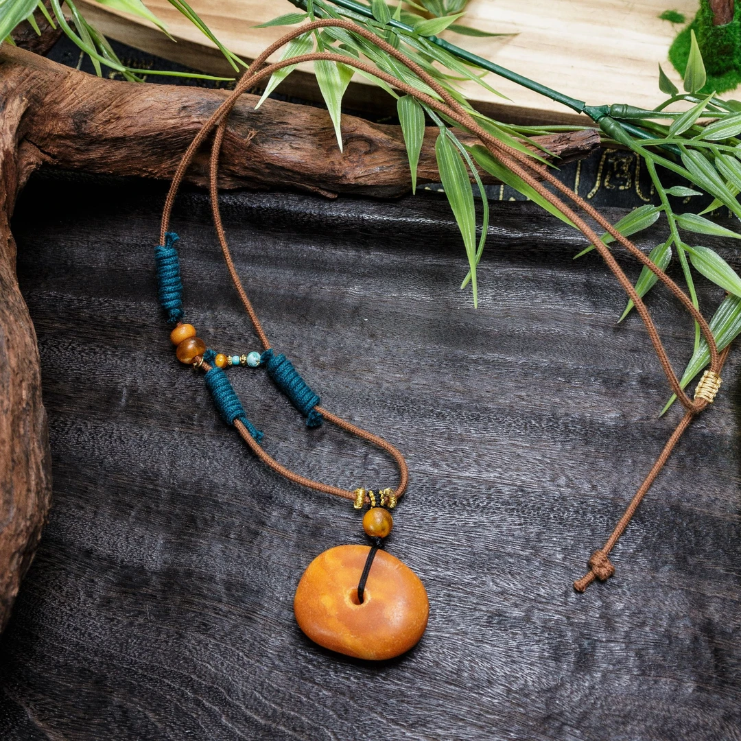 【壹芳珠宝】天然原矿琥珀蜜蜡老蜡随形饼子编织吊坠