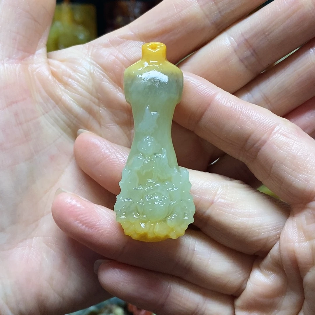 岫玉未镶嵌吊坠(赠链)