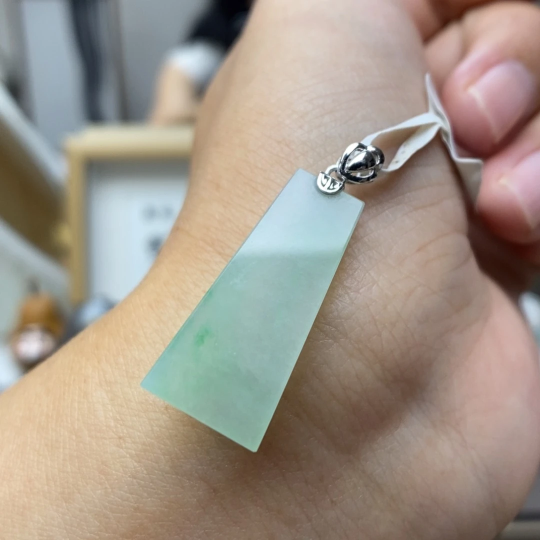 【闪购商品】颈饰18K金镶嵌翡翠16