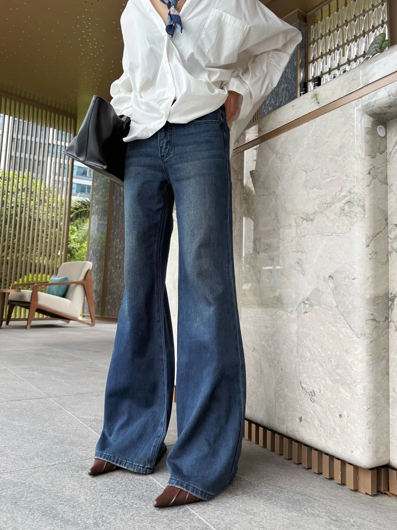 GaiQu“大长腿”设计款极简复古显瘦春秋气质水洗微喇牛仔裤