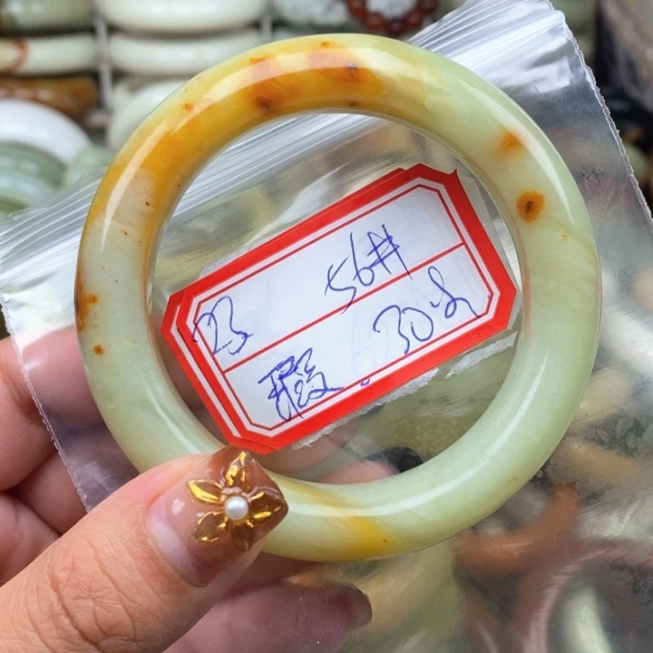 未镶嵌蛇纹石玉颈饰