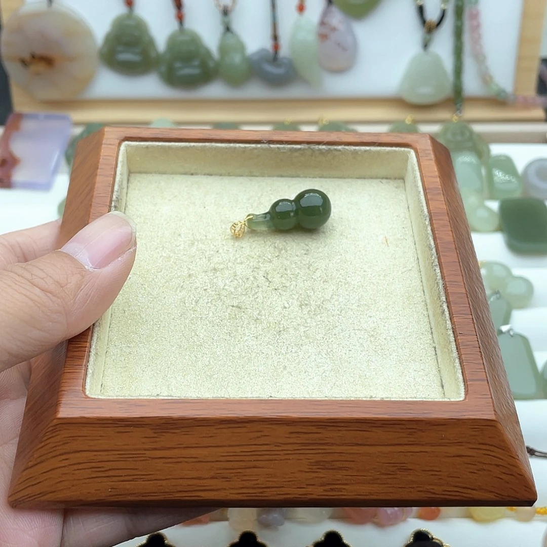 和田玉吊坠(不含链)18K金镶嵌