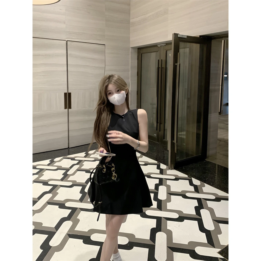 12.21大促 女主裙/法式圆领无袖短裙高级感显瘦小黑裙 JY332