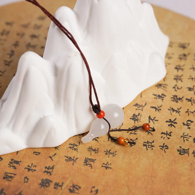 新疆和田玉 白玉葫芦吊坠多样性发一件 鑫浩矿业