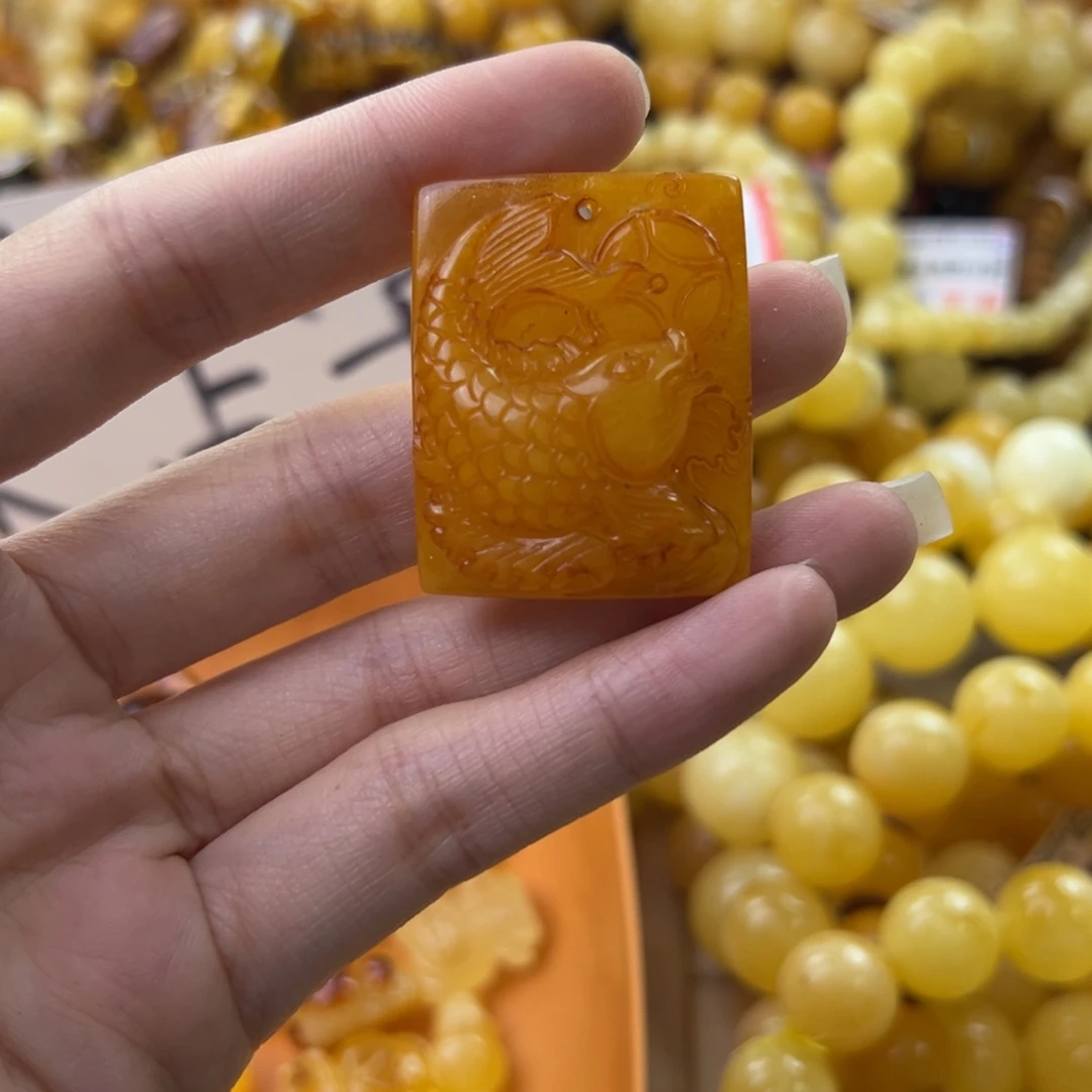 琥珀珠宝奇石未镶嵌