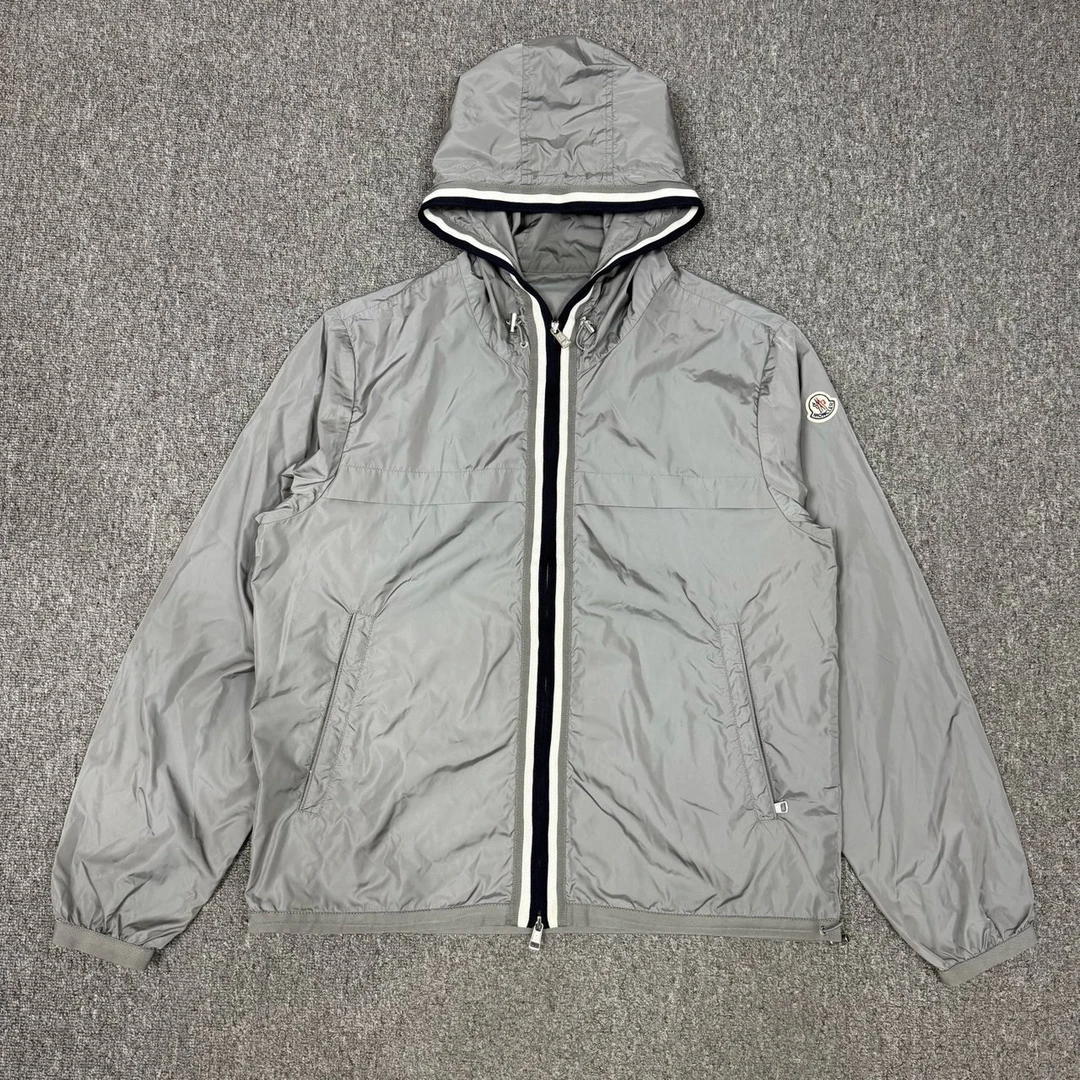 99新 MONCLER 13125605 灰色手臂徽标logo尼龙冲锋衣外套 5码99新