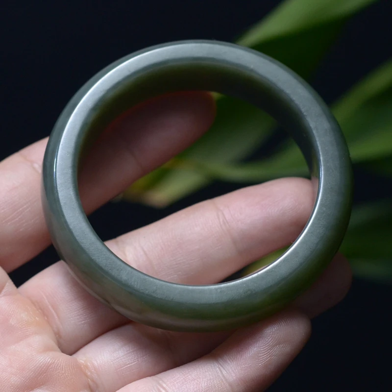 65.9g 新疆和田油糯亮气青玉籽料正圆手镯（W0015）内径53