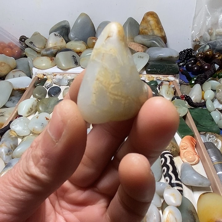 和田玉未镶嵌颈饰吊坠