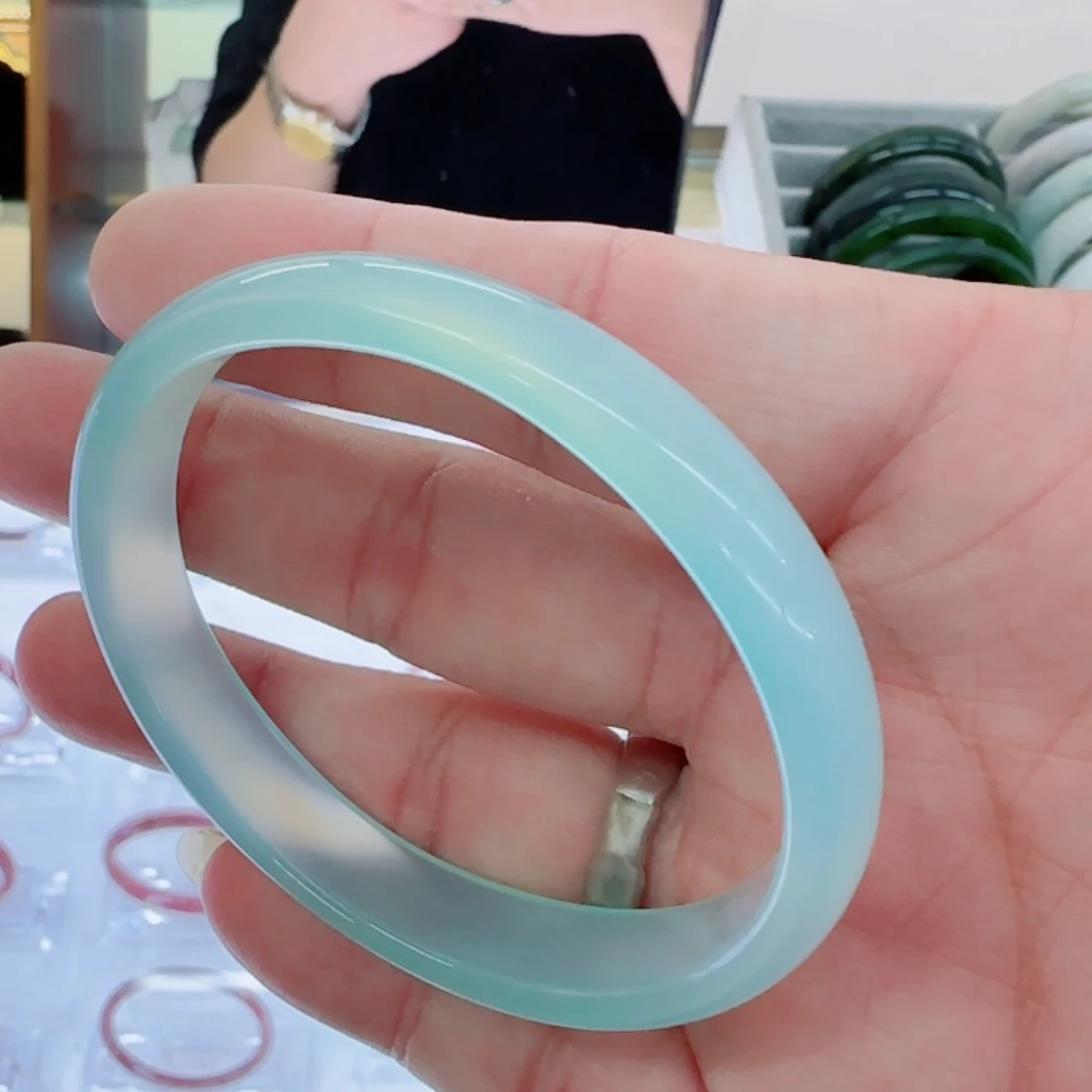 玛瑙/玉髓未镶嵌手镯（贵妃镯）