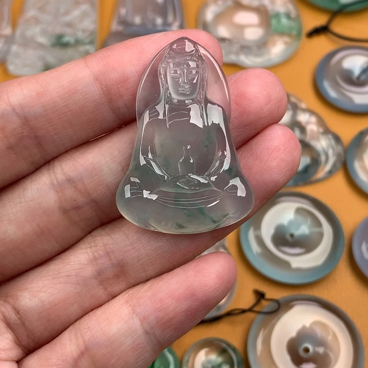 颈饰未镶嵌翡翠…..