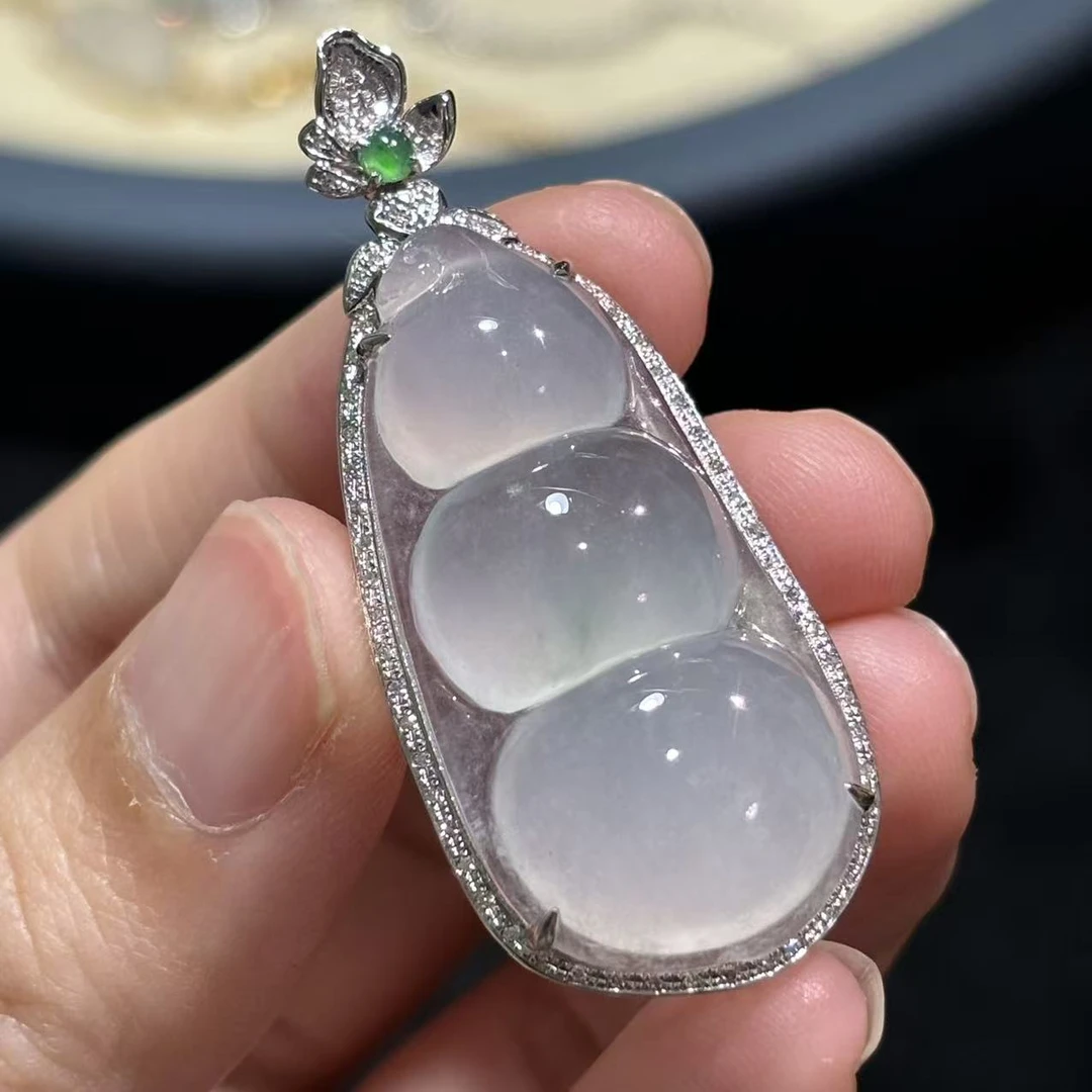 18k金天然缅甸A货翡翠豆子吊坠