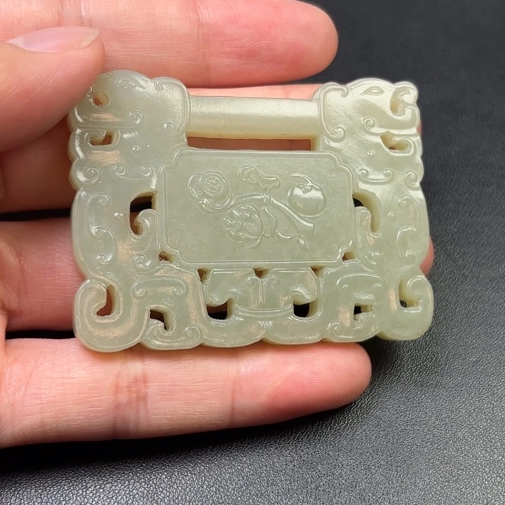 y***o和田玉未镶嵌挂件