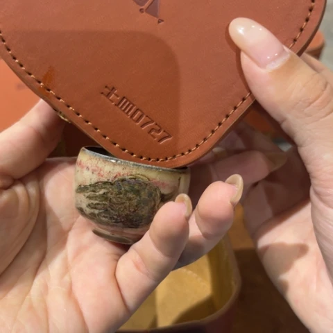 景德镇鱼和熊手工陶艺