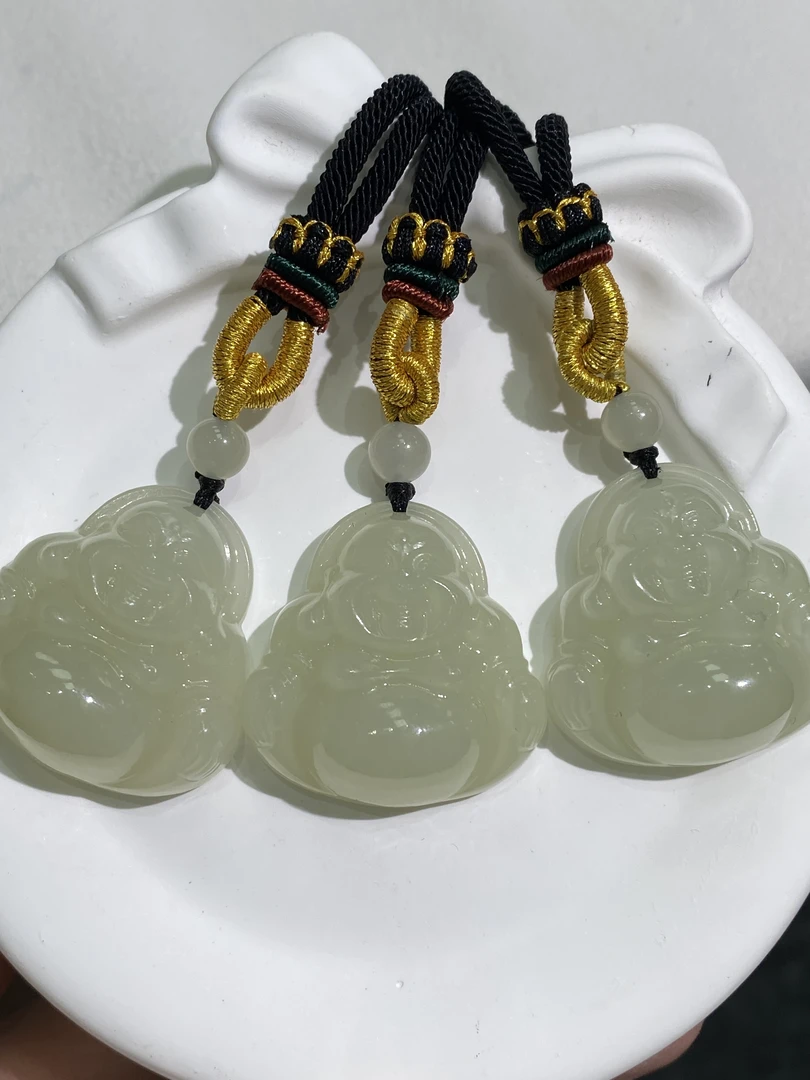 LJ028天然和田玉晴水佛公吊坠多样性发其一