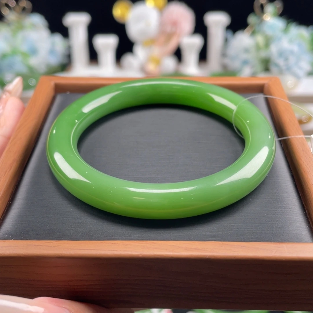 和田玉未镶嵌手镯俄碧夹层料果阳绿56mm
