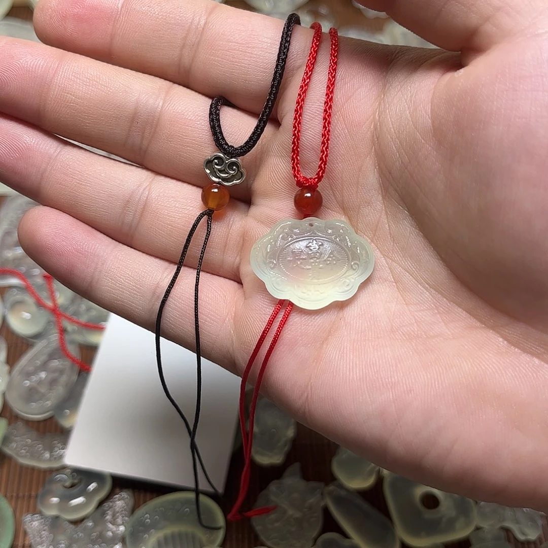 @***笑岫玉未镶嵌颈饰吊坠