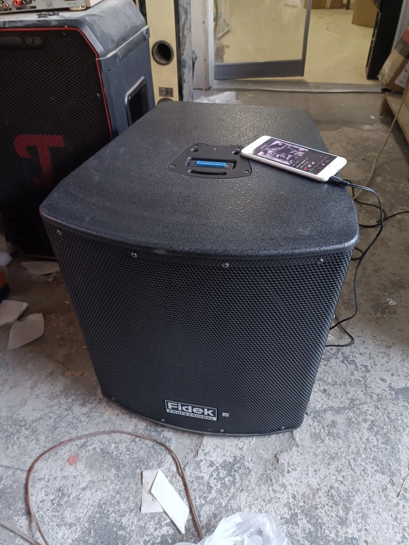 准新品  飞达12寸钕架专业有源低音炮，外观微瑕，不包邮