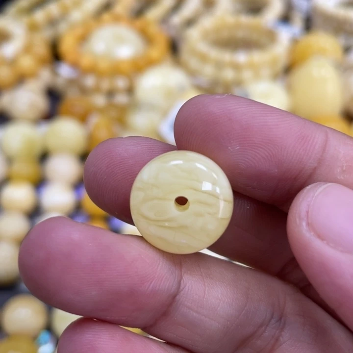 蜜蜡未镶嵌裸石16*9.3mm