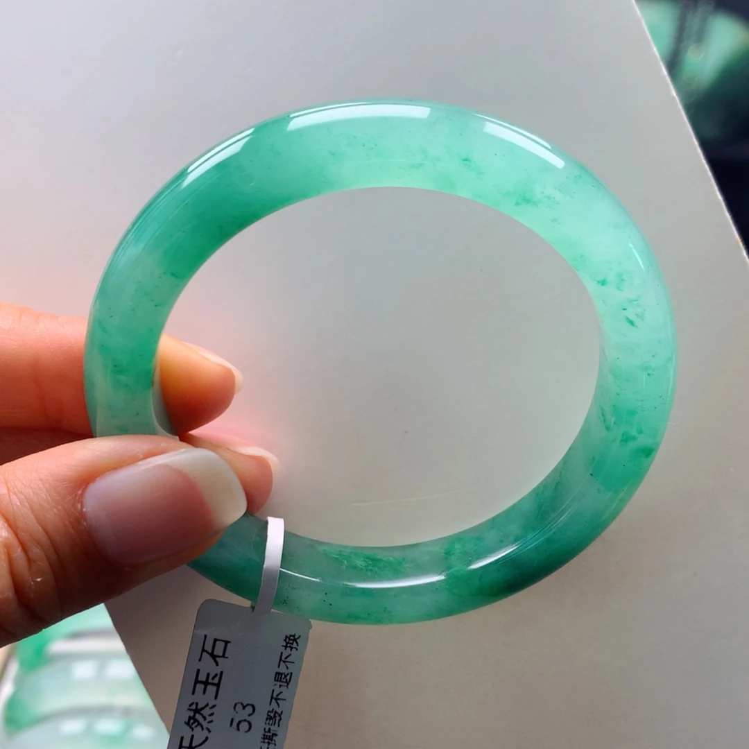 未镶嵌手镯石英质玉