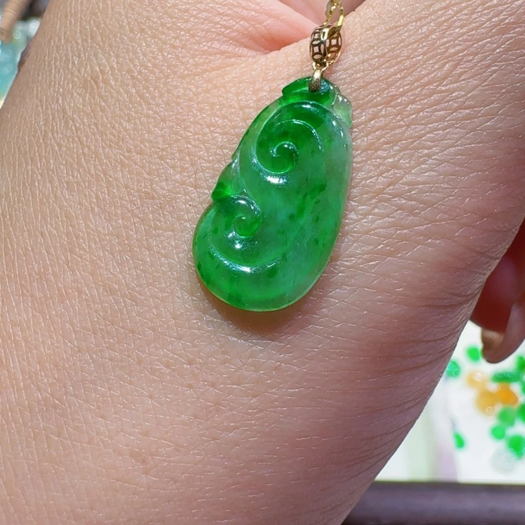 颈饰18K金镶嵌翡翠