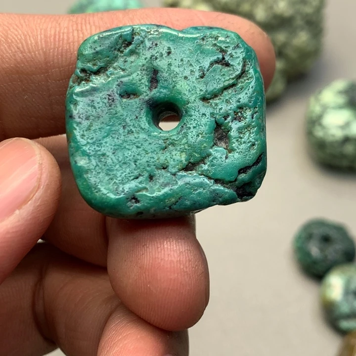 绿松石颈饰未镶嵌