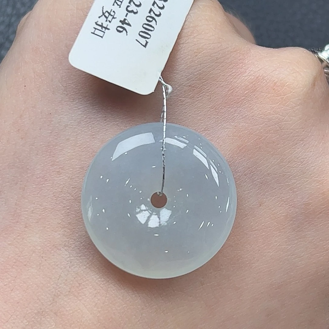 翡翠未镶嵌颈饰平安扣