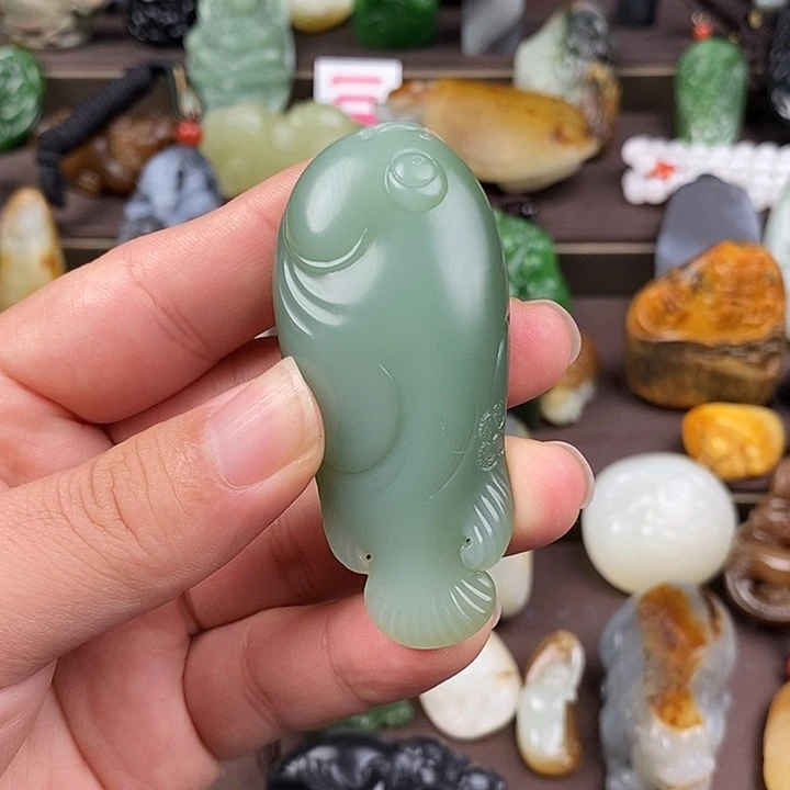 张****和田玉未镶嵌颈饰