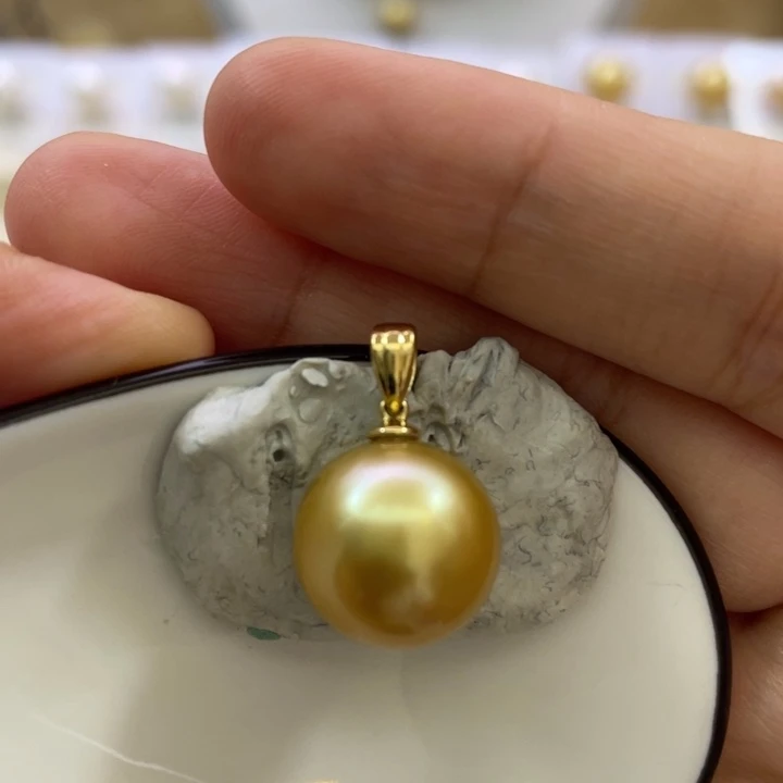 吊坠(赠链)海水珍珠18K金镶嵌13.3mm