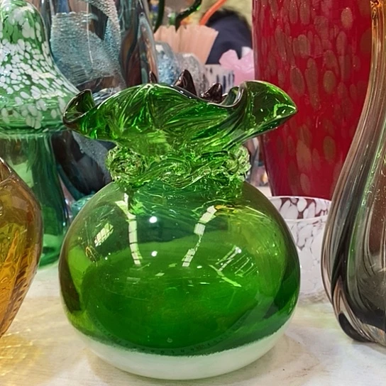 琉璃花瓶高17厘米口径6厘米