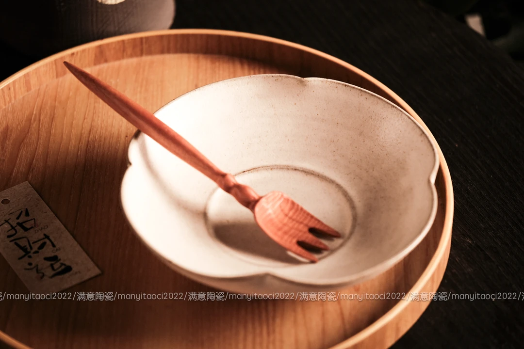 7英寸粉引四叶草盘 P0372