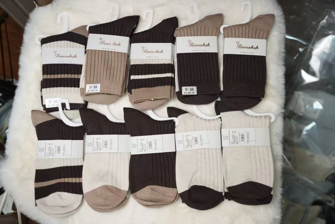 重工女袜，40.6%粘纤13.4%锦纶，就是咱家裤衩主要材质的那个粘纤