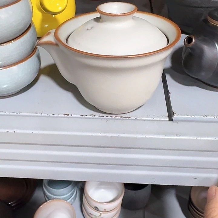 主人杯一个，瓷。。品茗瓷
