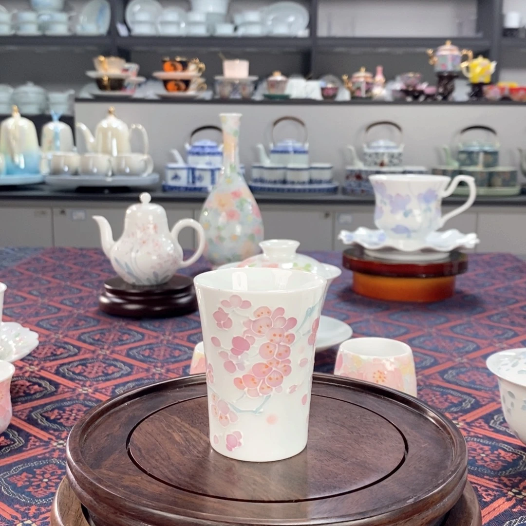 梅花釉下手绘品茗杯