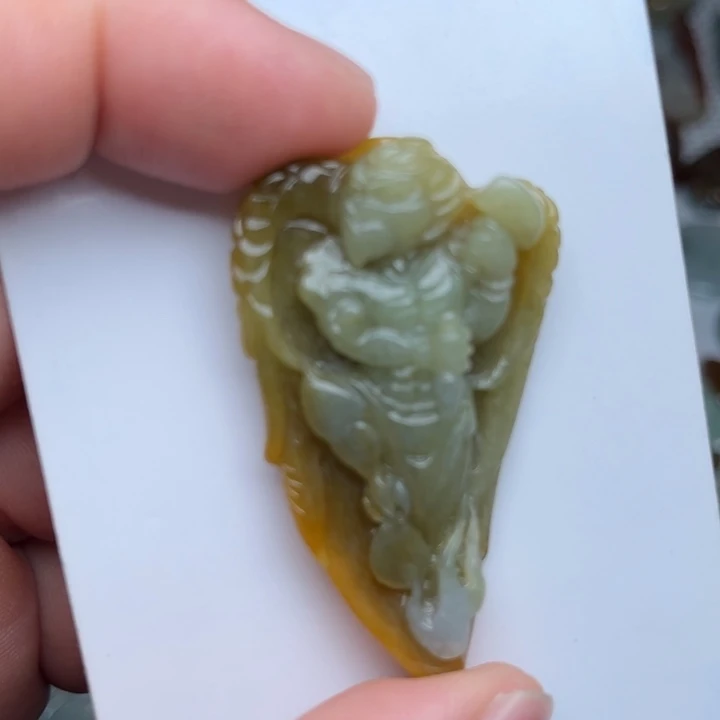 翡翠未镶嵌颈饰雷震子
