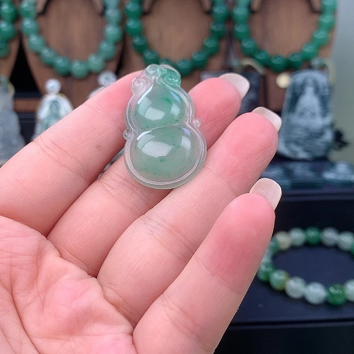 颈饰未镶嵌石英质玉