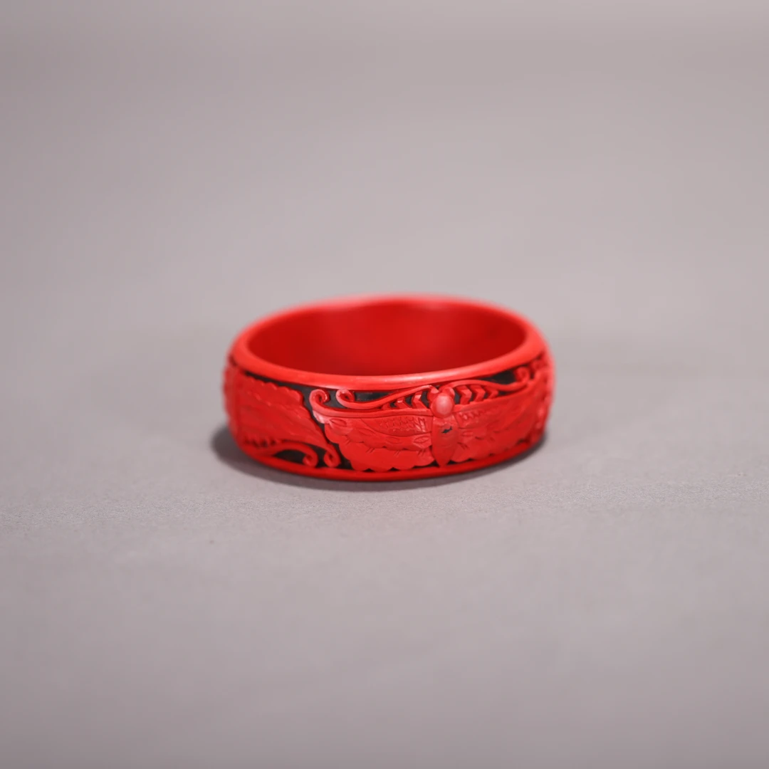 lot2 DY4302   民国 剔红手镯