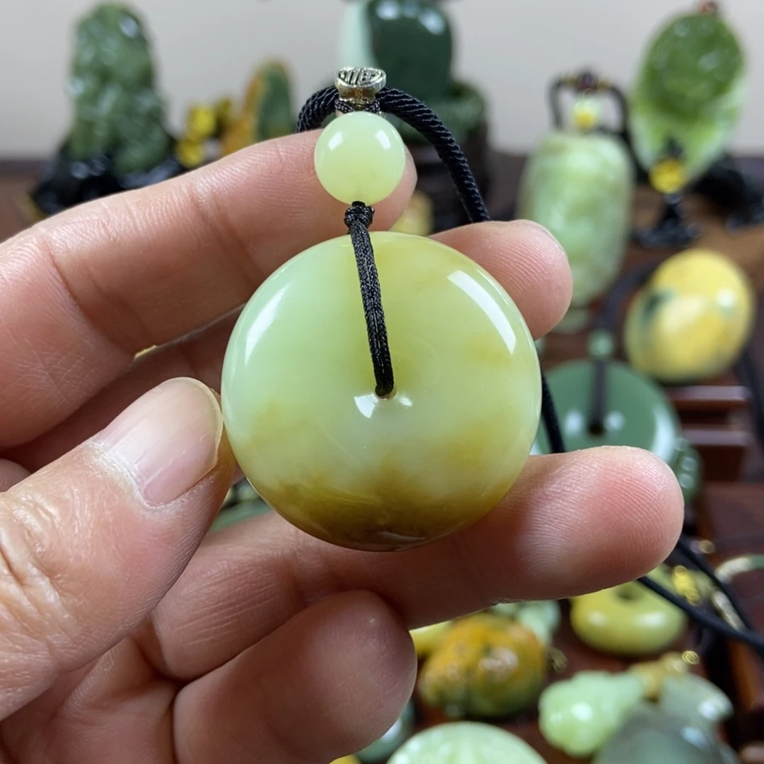 岫岩老玉（透闪石质玉）未镶嵌珠宝奇石