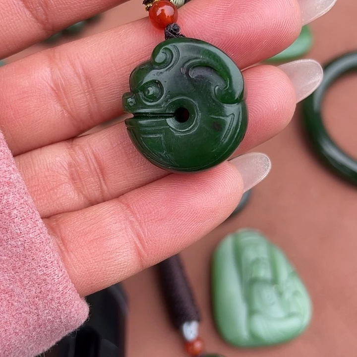 和田玉颈饰未镶嵌