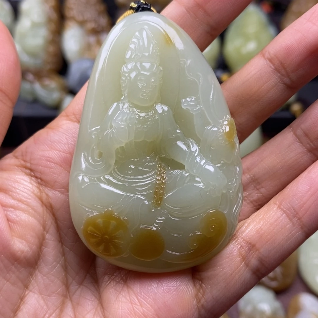 项链未镶嵌和田玉（糖玉）?**泽