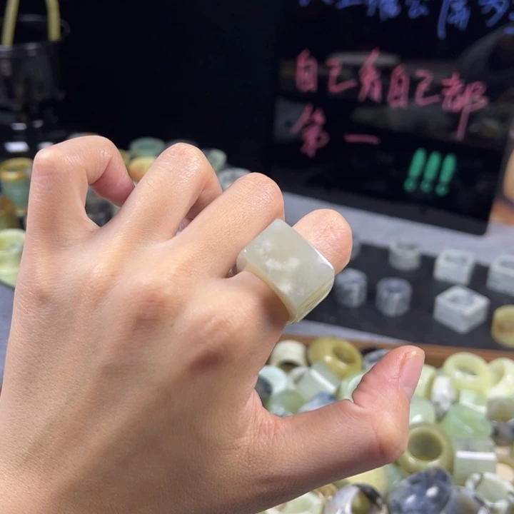 蛇纹石玉未镶嵌戒指