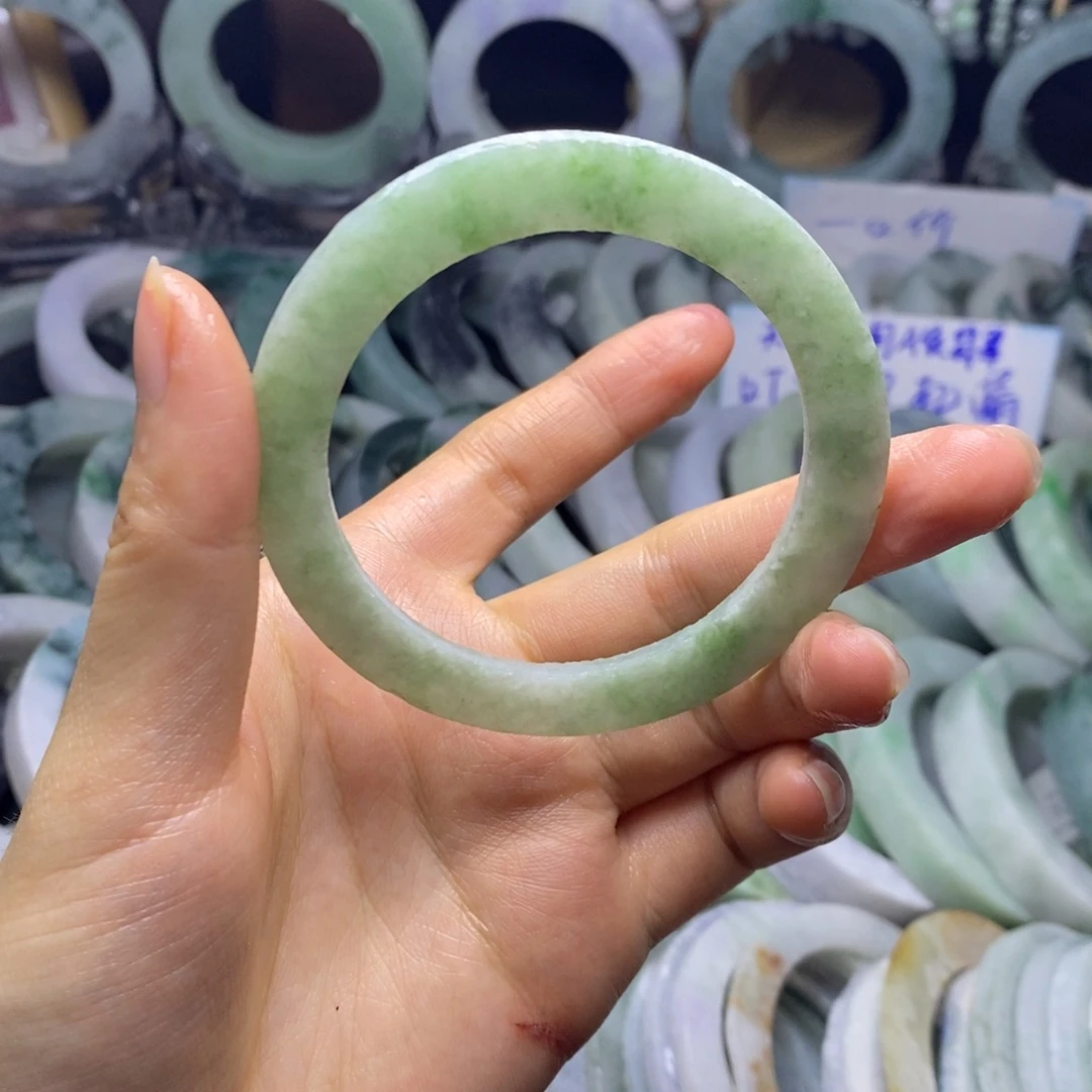 定制翡翠未镶嵌手镯