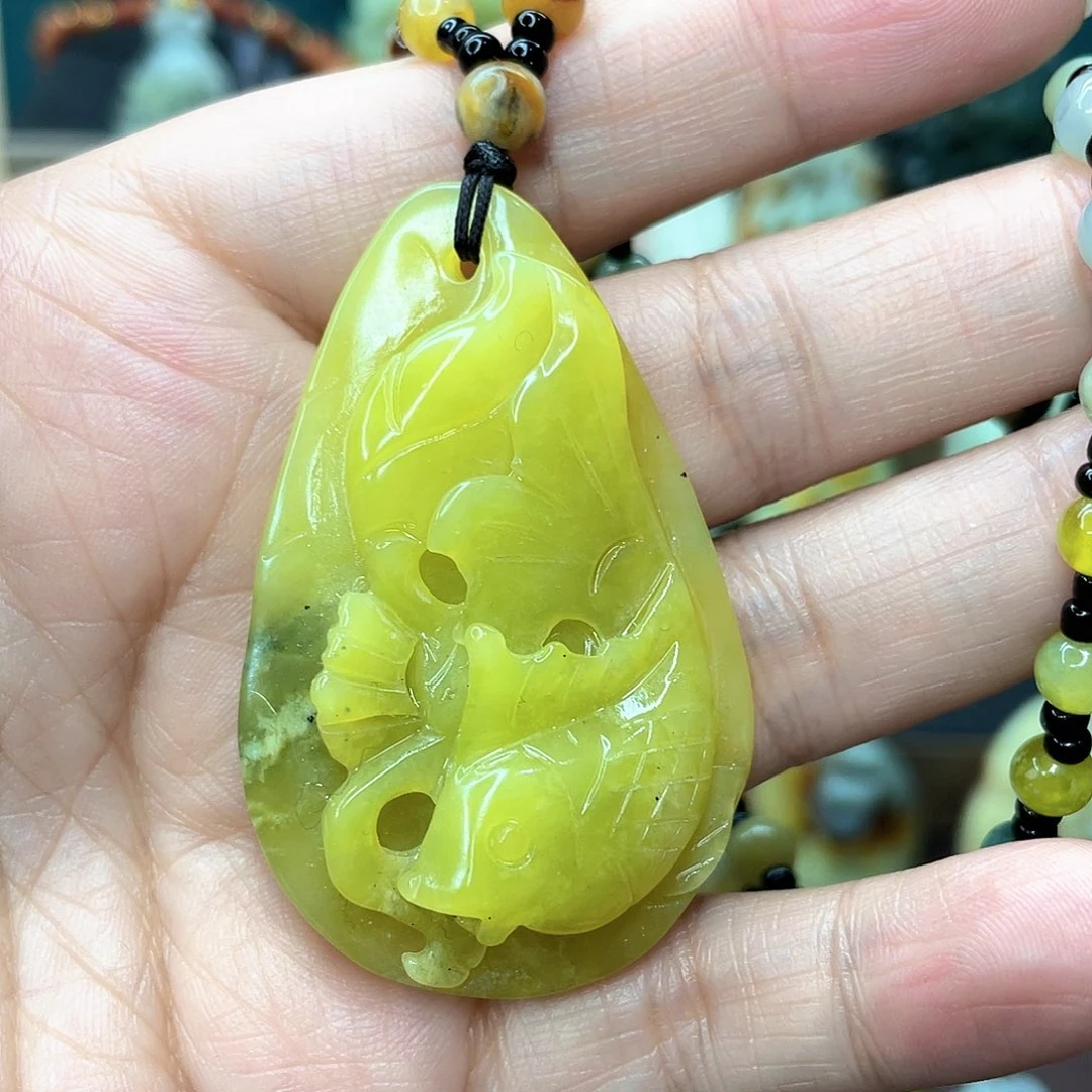 蛇纹石玉颈饰未镶嵌