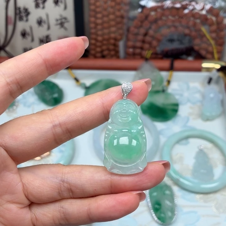 翡翠未镶嵌颈饰开播福利大漏逍遥佛