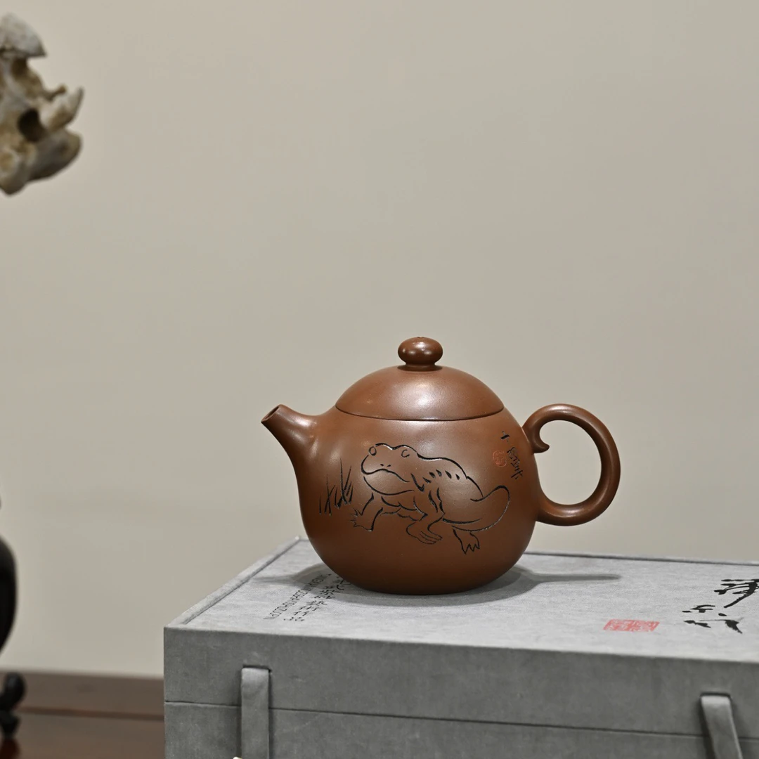 倒把西施·范曾合作款 420cc省大师桑黎兵作品（紫砂12精英）+范曾刻