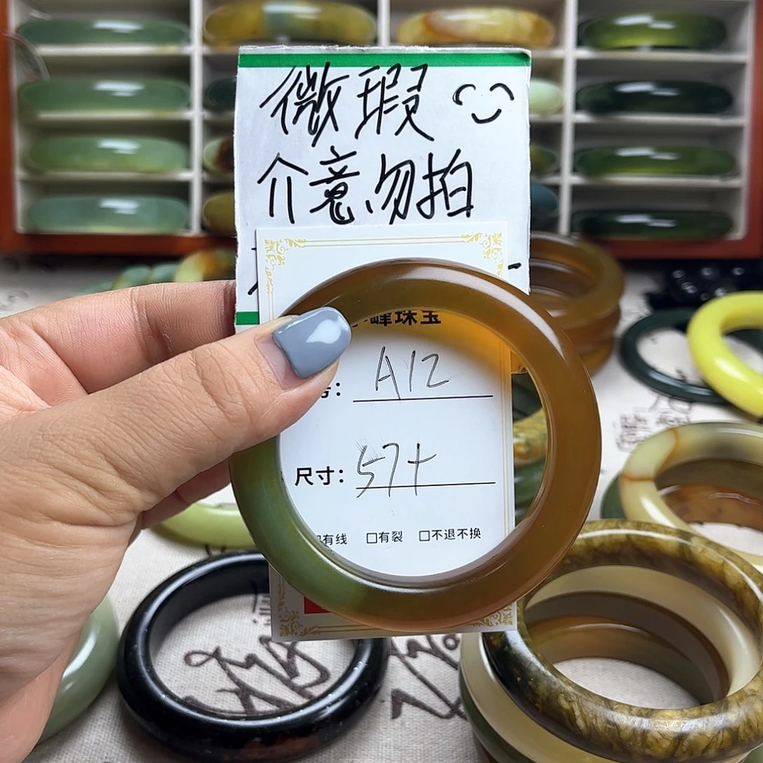 蛇纹石玉手镯未镶嵌米**?