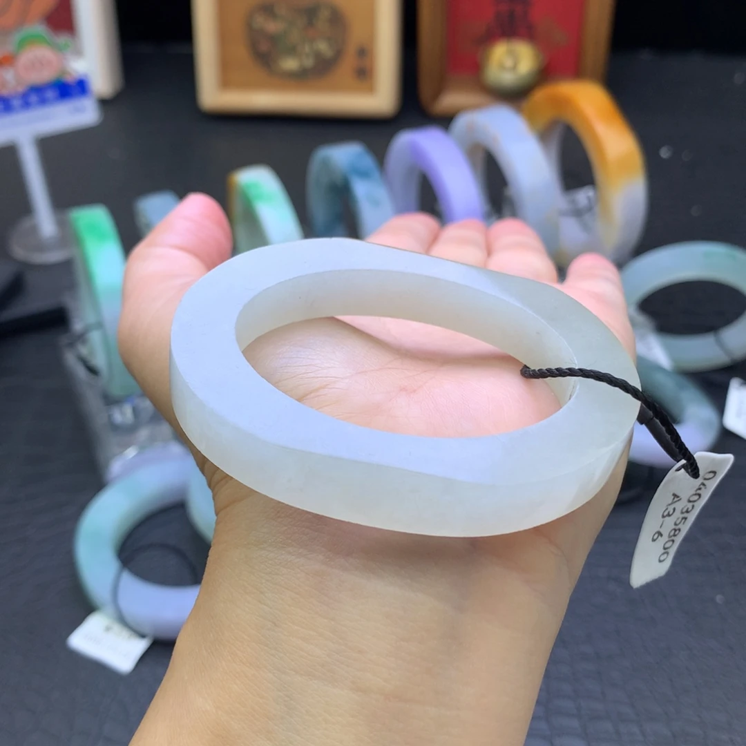 定制翡翠未镶嵌翡翠手镯