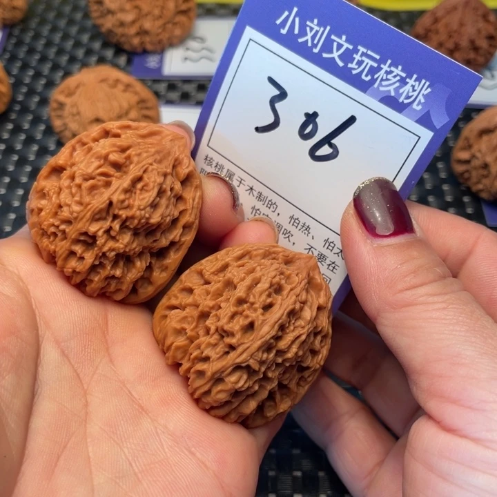 桃核把件38南疆306。。。。。。