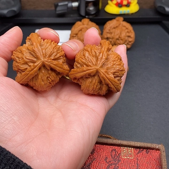 淡***定文玩核桃把件白奔