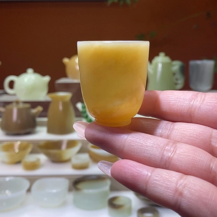 未镶嵌和田玉摆件且末金山黄糖玉杯