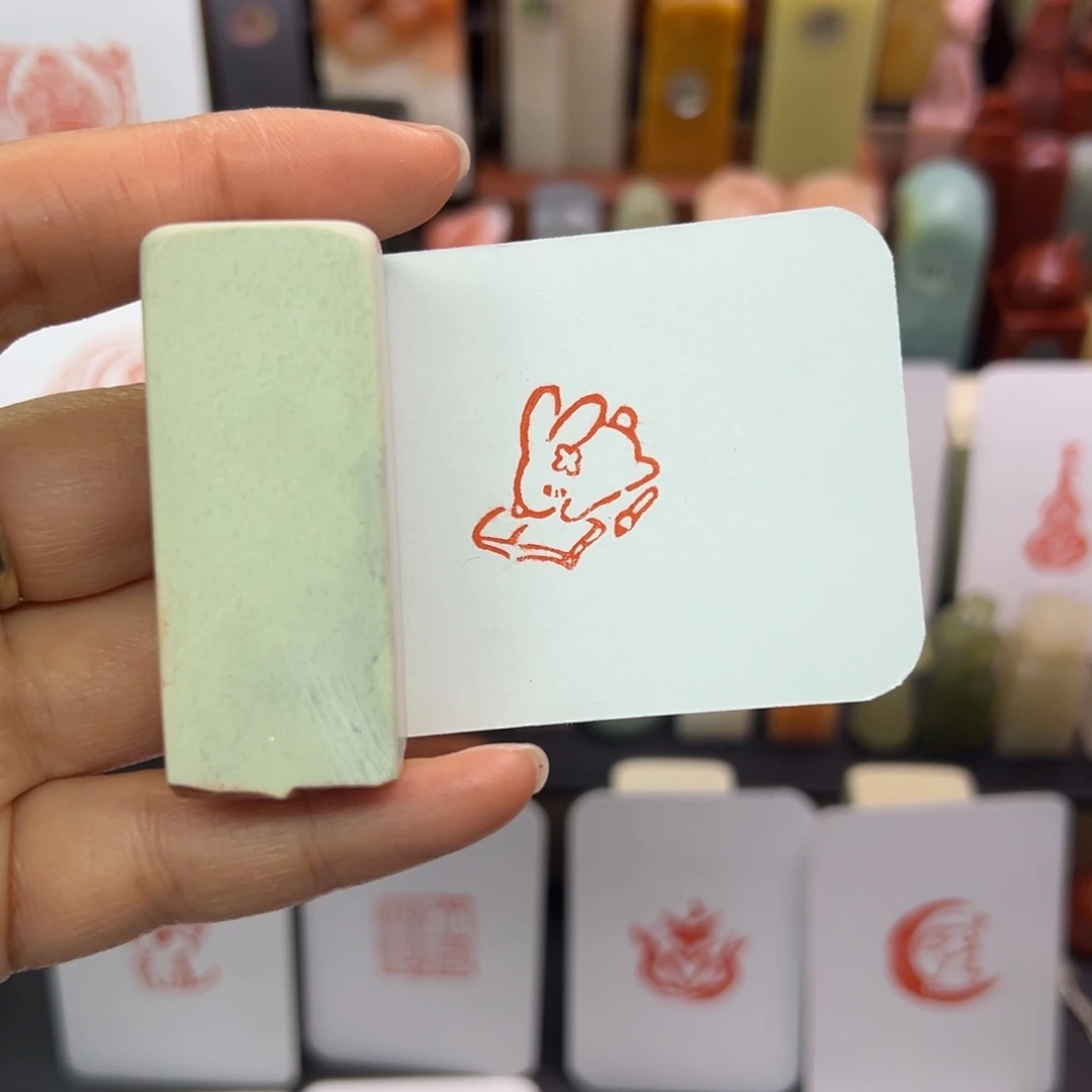 寿山石印石兔子看书2.0